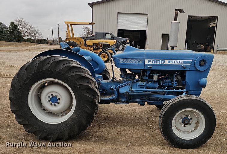 image for item EH8678 1977 Ford 3600 tractor