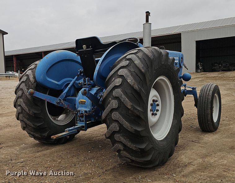 image for item EH8678 1977 Ford 3600 tractor