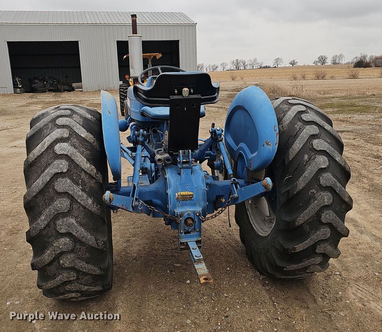 image for item EH8678 1977 Ford 3600 tractor