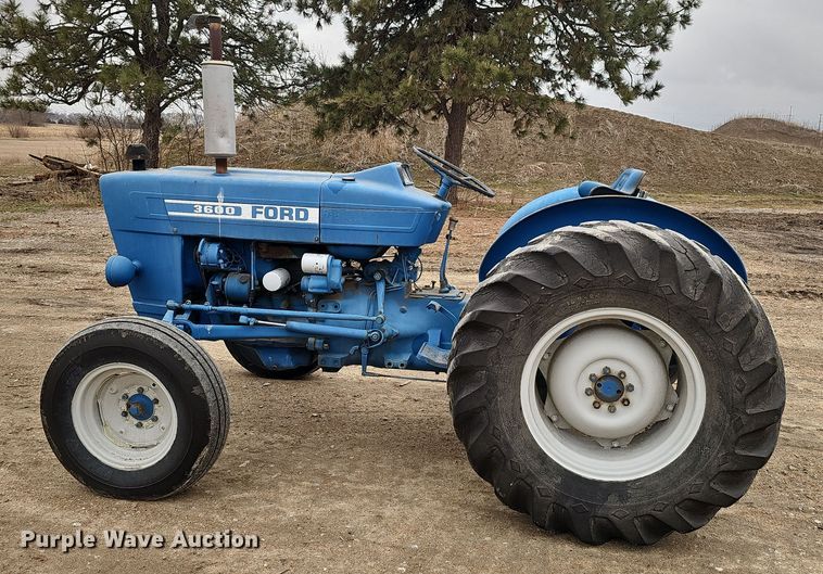 image for item EH8678 1977 Ford 3600 tractor