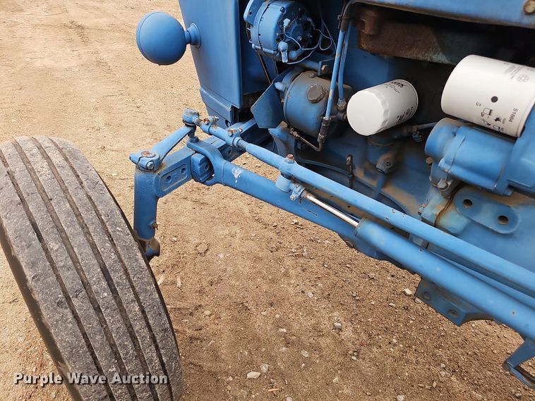 image for item EH8678 1977 Ford 3600 tractor