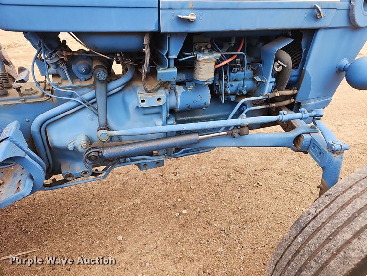 image for item EH8678 1977 Ford 3600 tractor