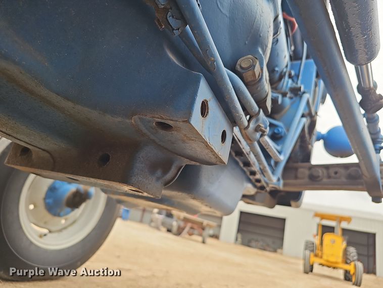 image for item EH8678 1977 Ford 3600 tractor