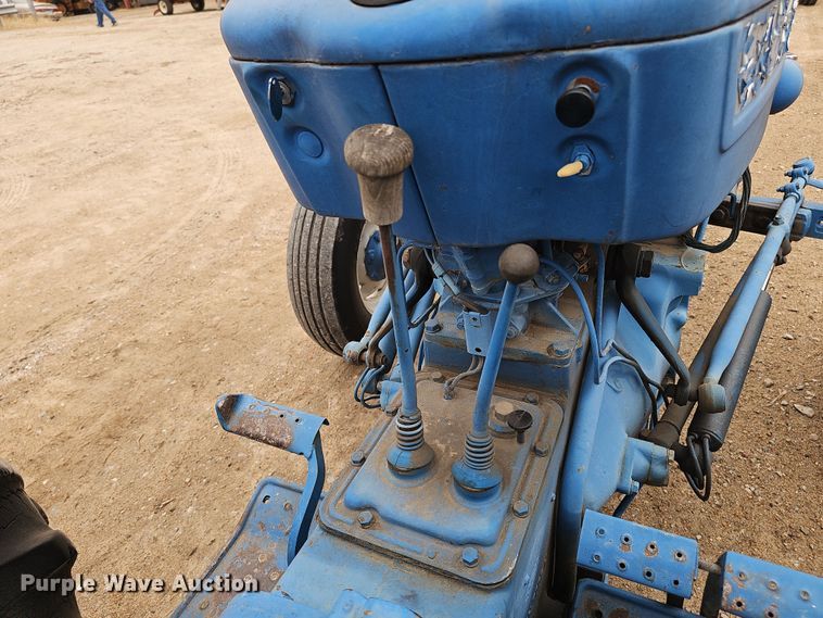 image for item EH8678 1977 Ford 3600 tractor