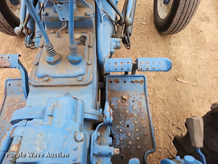image for item EH8678 1977 Ford 3600 tractor