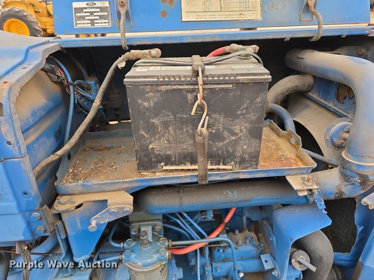 image for item EH8678 1977 Ford 3600 tractor