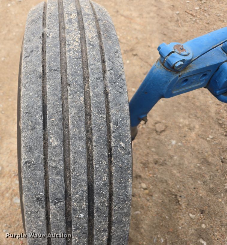 image for item EH8678 1977 Ford 3600 tractor