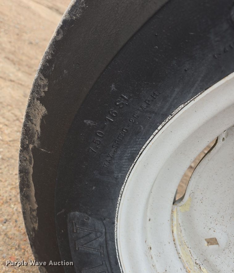 image for item EH8678 1977 Ford 3600 tractor