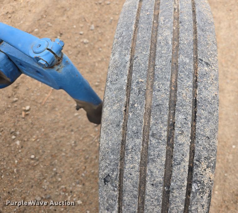 image for item EH8678 1977 Ford 3600 tractor