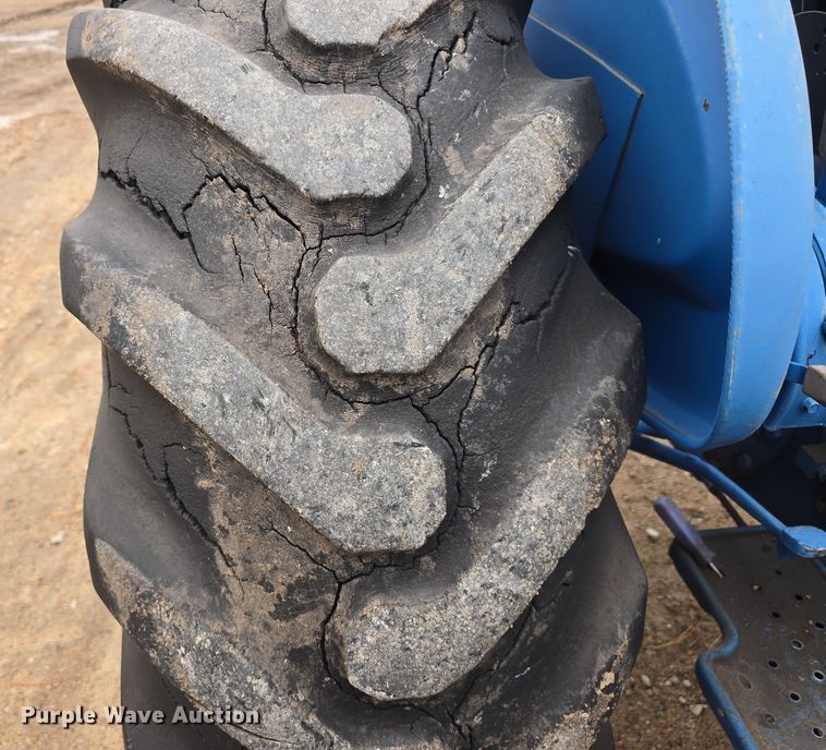 image for item EH8678 1977 Ford 3600 tractor