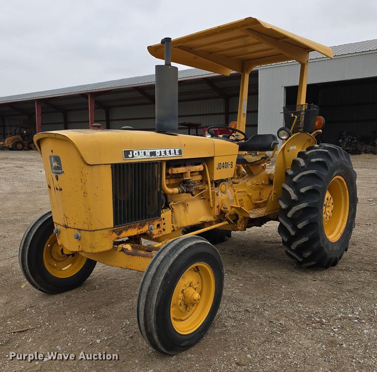 image for item EH8679 1975 John Deere 401B tractor