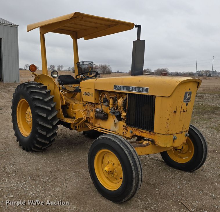 image for item EH8679 1975 John Deere 401B tractor