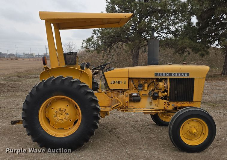 image for item EH8679 1975 John Deere 401B tractor