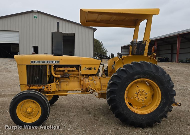 image for item EH8679 1975 John Deere 401B tractor