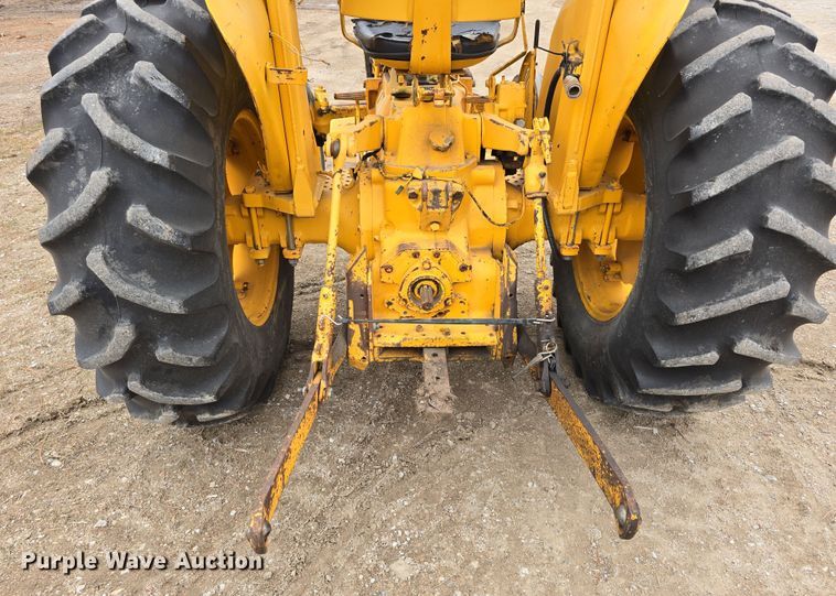 image for item EH8679 1975 John Deere 401B tractor