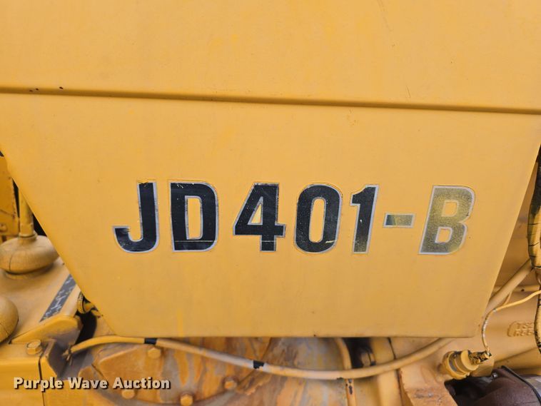 image for item EH8679 1975 John Deere 401B tractor