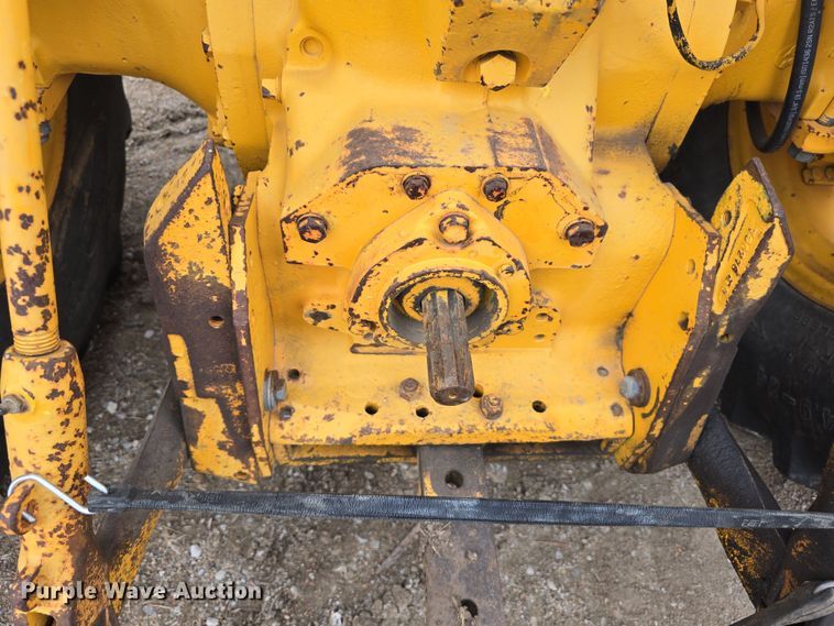 image for item EH8679 1975 John Deere 401B tractor