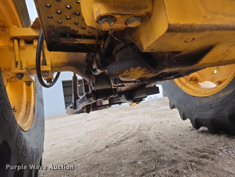 image for item EH8679 1975 John Deere 401B tractor