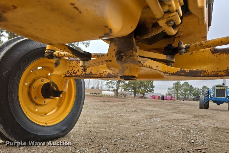 image for item EH8679 1975 John Deere 401B tractor