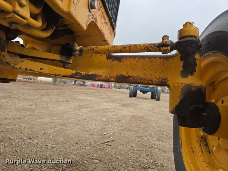 image for item EH8679 1975 John Deere 401B tractor