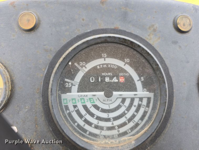 image for item EH8679 1975 John Deere 401B tractor