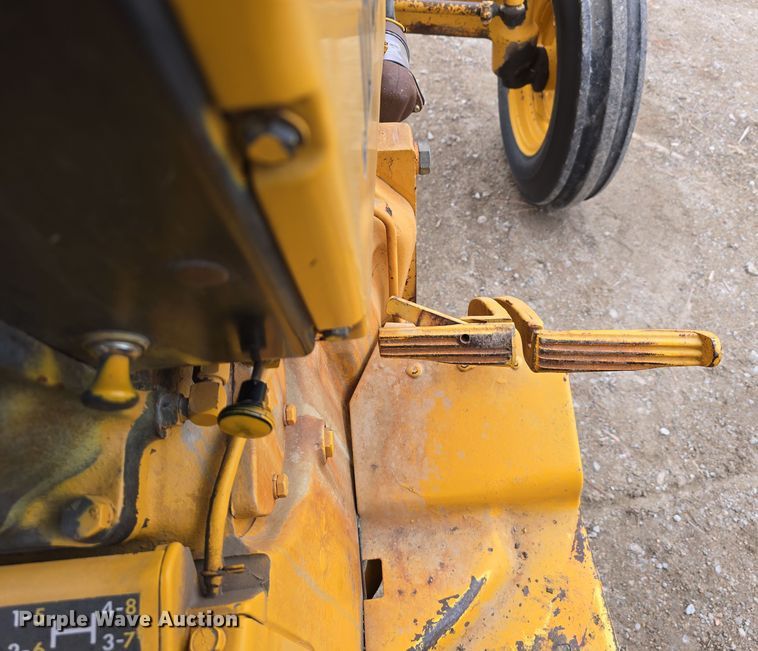 image for item EH8679 1975 John Deere 401B tractor