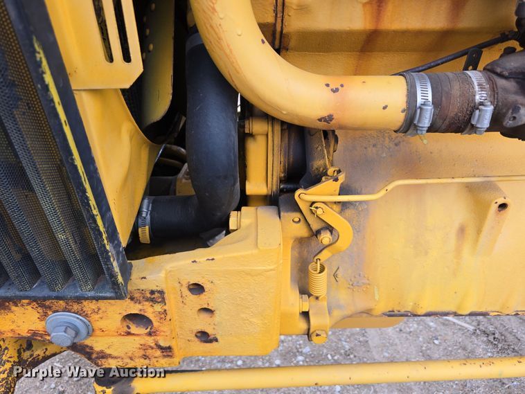 image for item EH8679 1975 John Deere 401B tractor