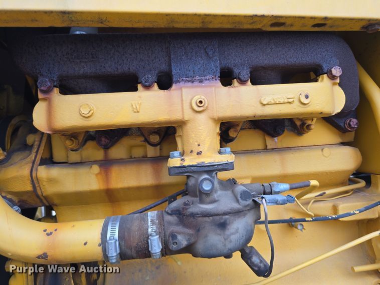 image for item EH8679 1975 John Deere 401B tractor