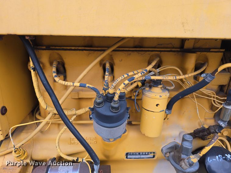 image for item EH8679 1975 John Deere 401B tractor