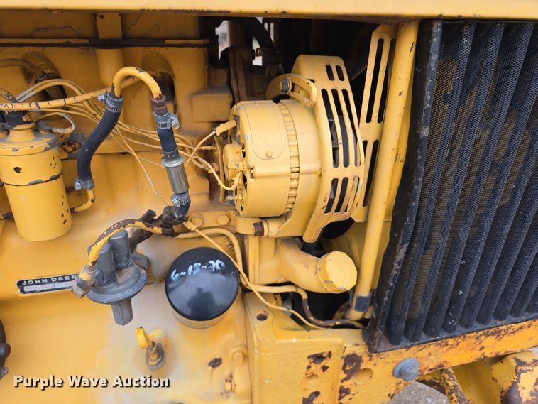 image for item EH8679 1975 John Deere 401B tractor