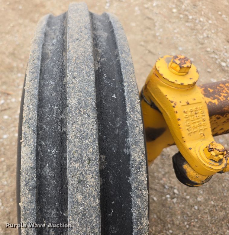 image for item EH8679 1975 John Deere 401B tractor