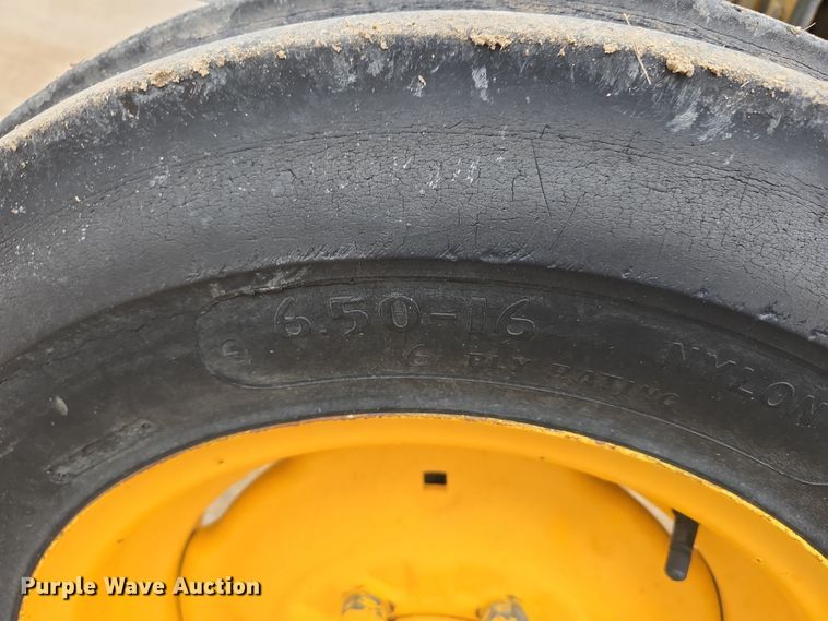 image for item EH8679 1975 John Deere 401B tractor