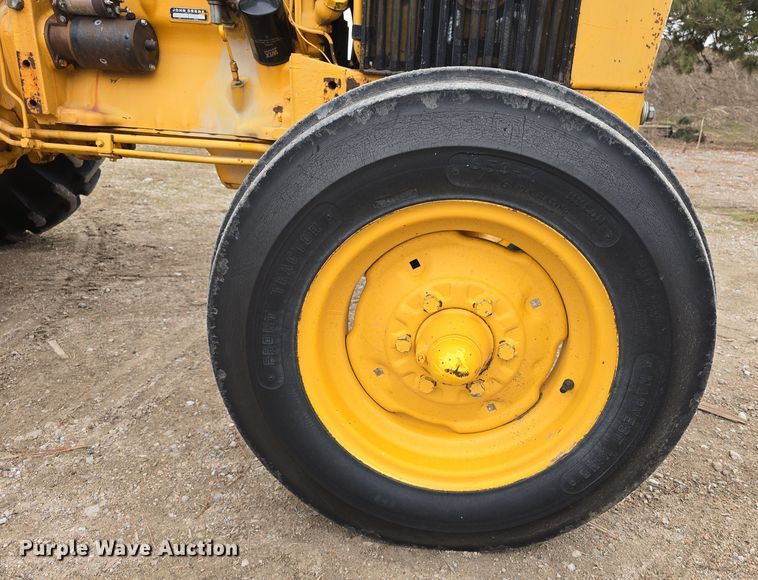 image for item EH8679 1975 John Deere 401B tractor