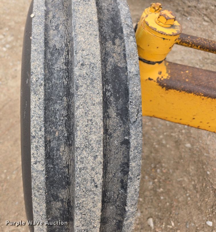 image for item EH8679 1975 John Deere 401B tractor