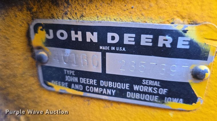 image for item EH8679 1975 John Deere 401B tractor
