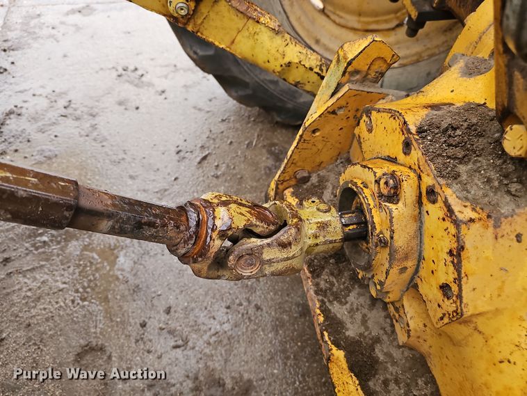 image for item EH8686 1980 John Deere 401C tractor