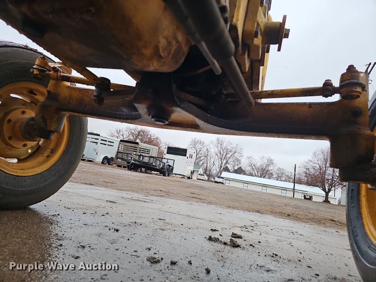 image for item EH8686 1980 John Deere 401C tractor