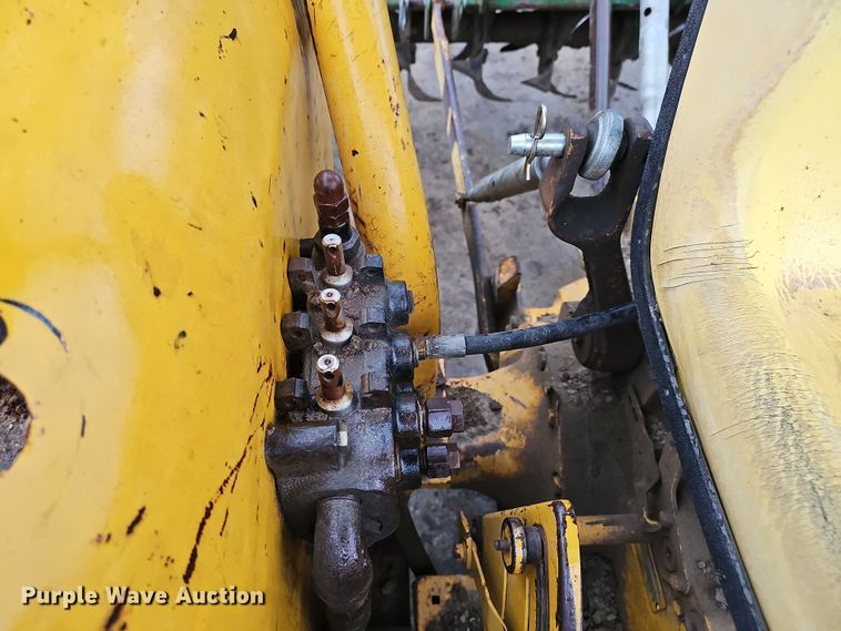 image for item EH8686 1980 John Deere 401C tractor