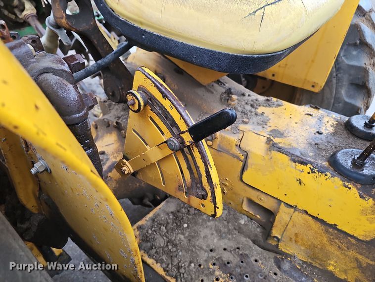 image for item EH8686 1980 John Deere 401C tractor