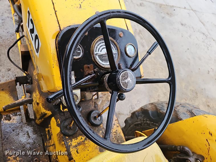 image for item EH8686 1980 John Deere 401C tractor