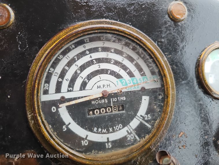 image for item EH8686 1980 John Deere 401C tractor