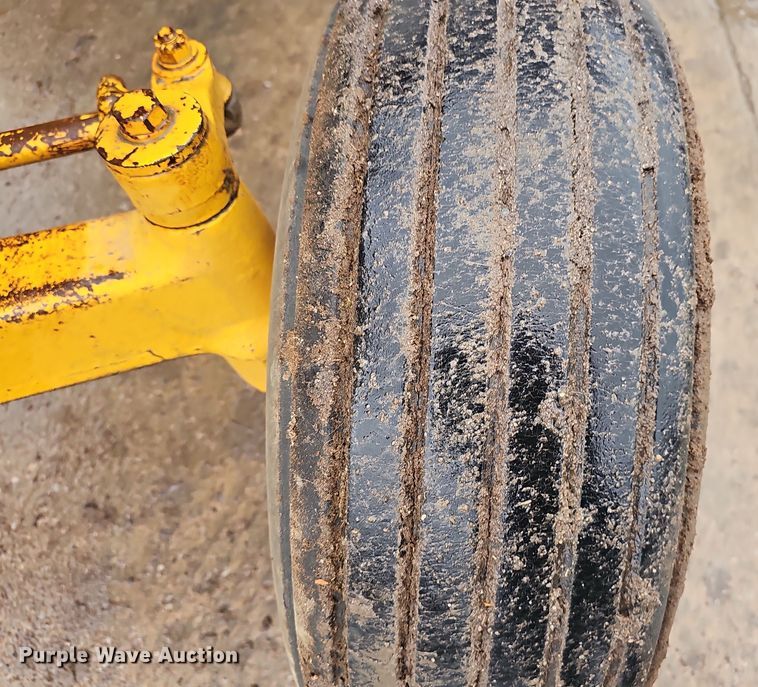 image for item EH8686 1980 John Deere 401C tractor