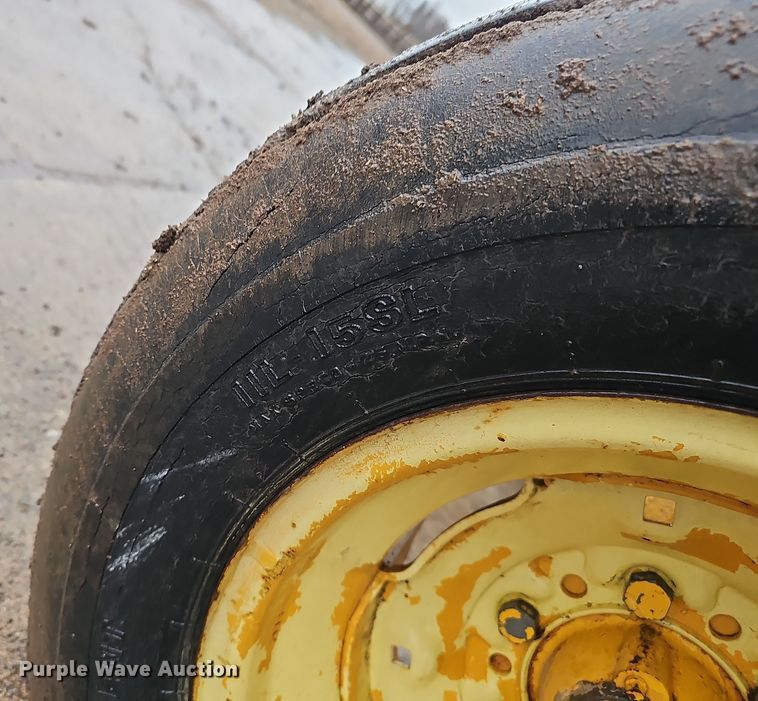 image for item EH8686 1980 John Deere 401C tractor