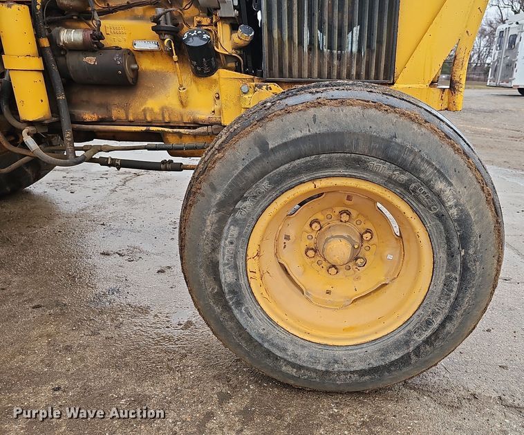 image for item EH8686 1980 John Deere 401C tractor