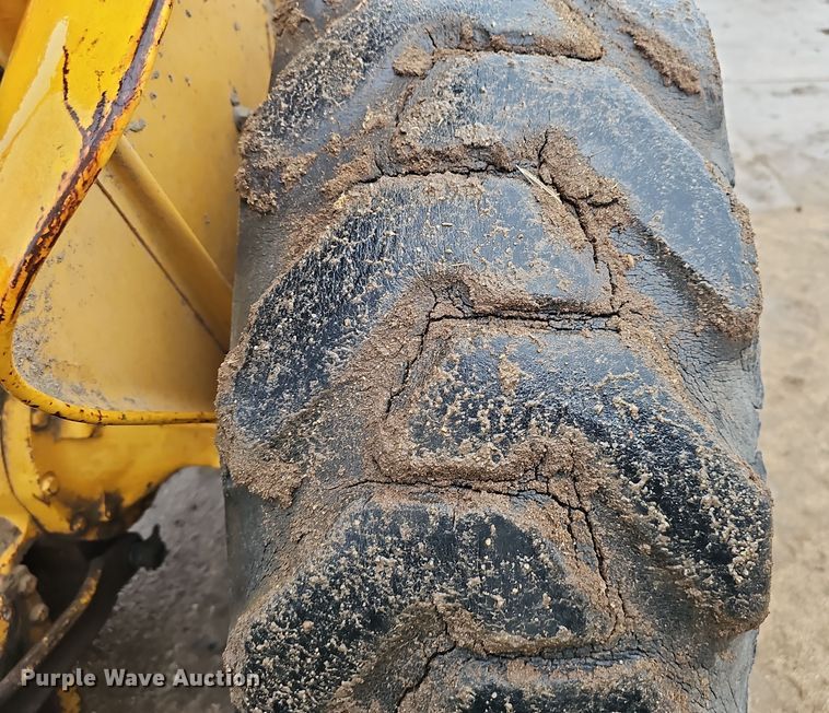 image for item EH8686 1980 John Deere 401C tractor