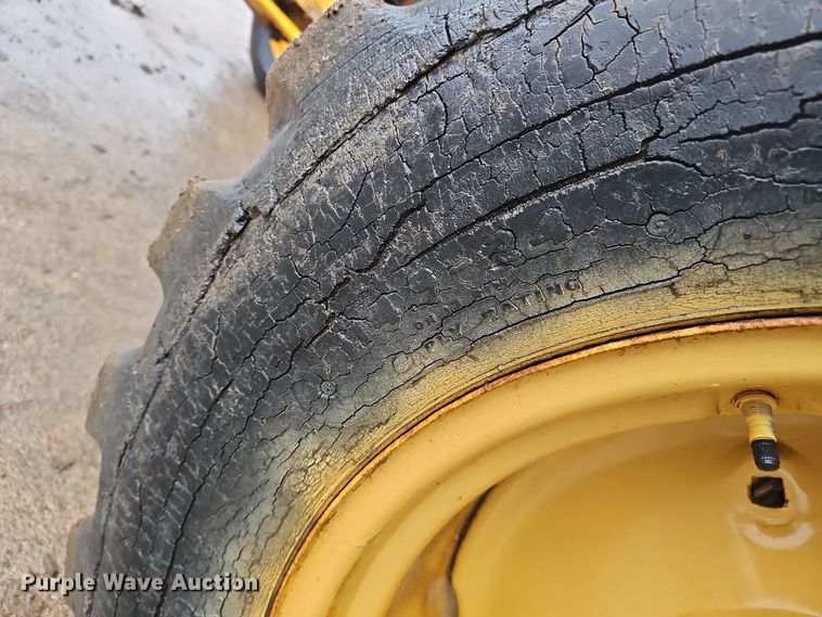 image for item EH8686 1980 John Deere 401C tractor