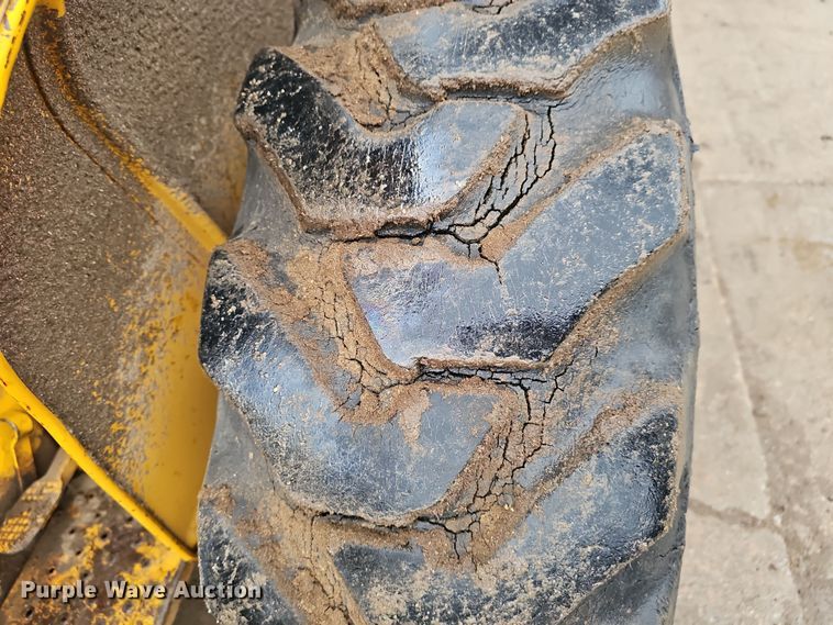 image for item EH8686 1980 John Deere 401C tractor