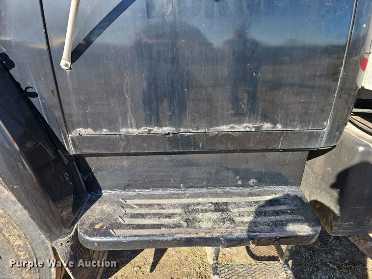 image for item EI8842 1977 International Harvester F-1800 grain truck