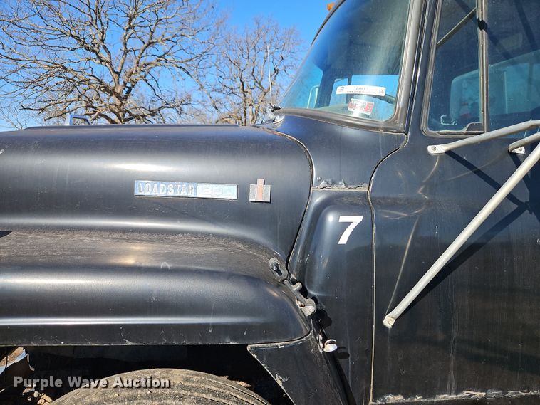 image for item EI8842 1977 International Harvester F-1800 grain truck