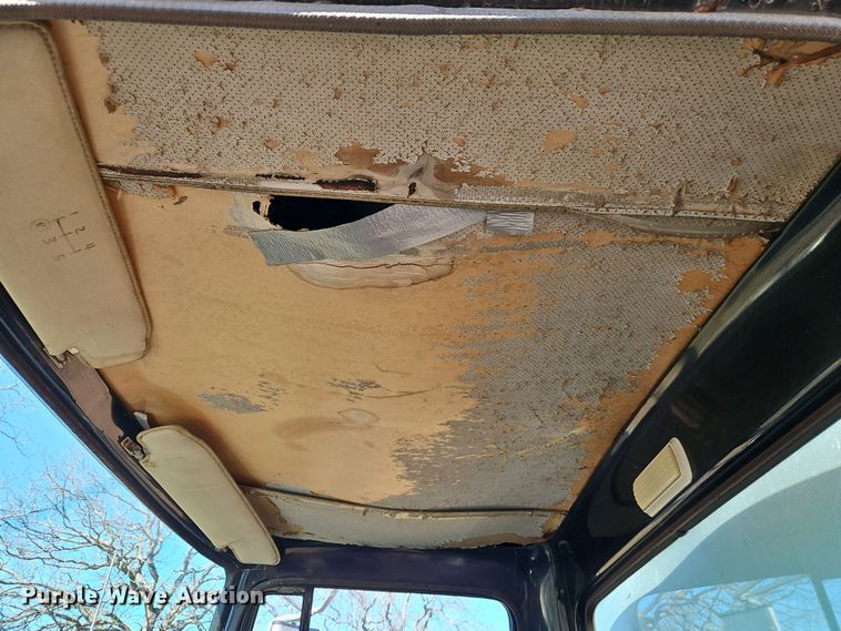 image for item EI8842 1977 International Harvester F-1800 grain truck